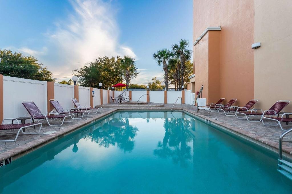 Comfort Suites Tampa Airport North — 3