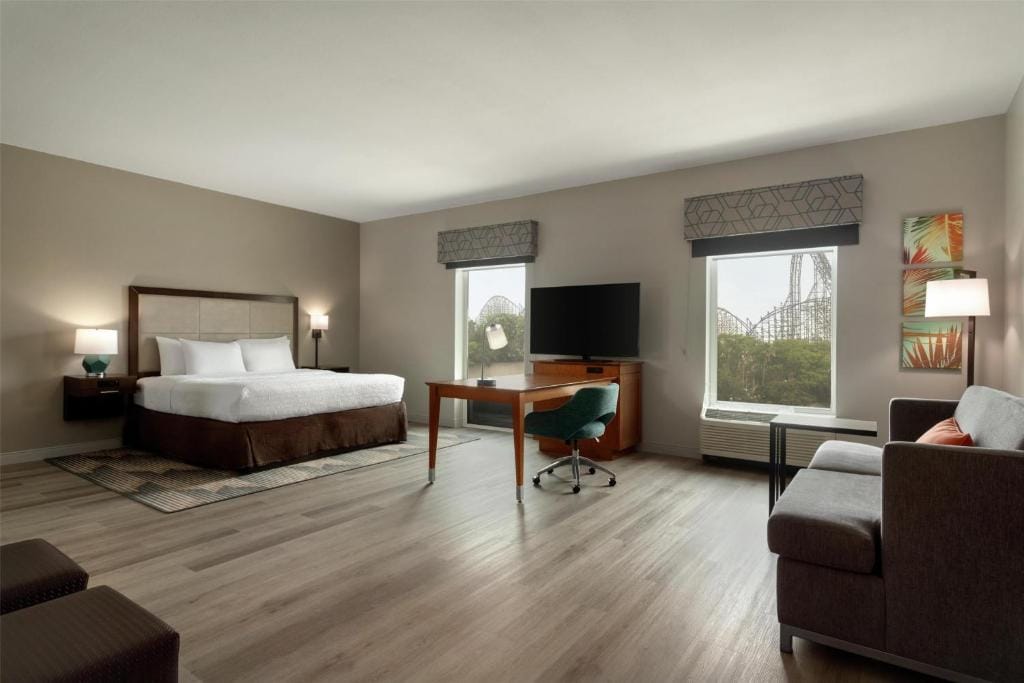 Hampton Inn & Suites by Hilton Tampa Busch Gardens Area — 2