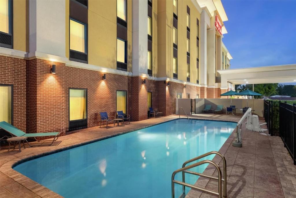 Hampton Inn & Suites by Hilton Tampa Busch Gardens Area — 4