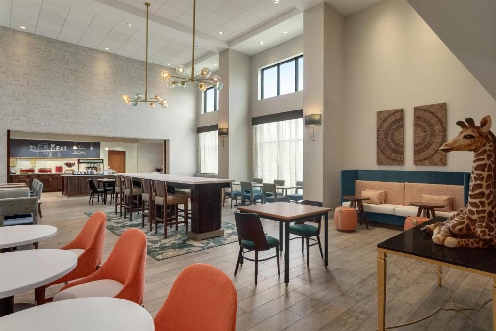 Hampton Inn & Suites by Hilton Tampa Busch Gardens Area — 5