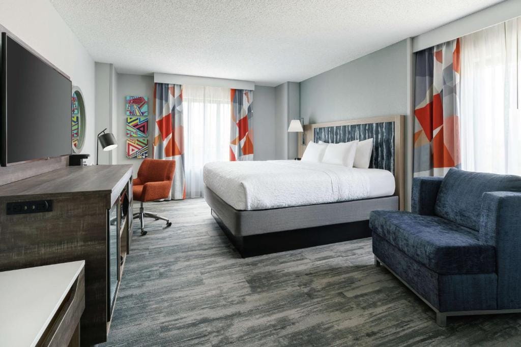 Hampton Inn & Suites Tampa Ybor City Downtown — 2