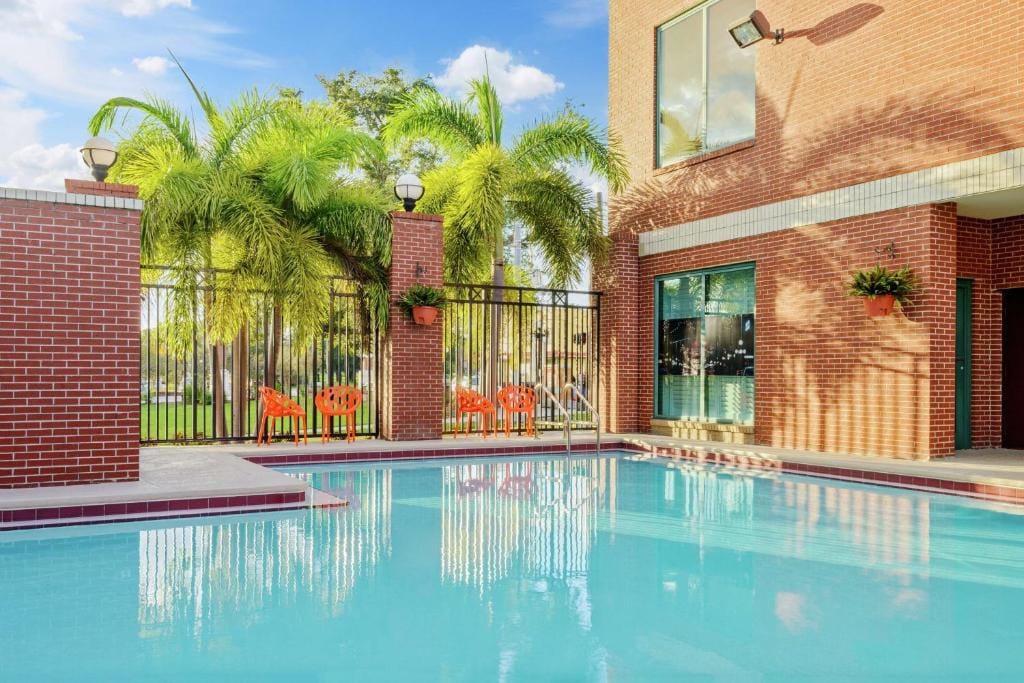Hampton Inn & Suites Tampa Ybor City Downtown — 4