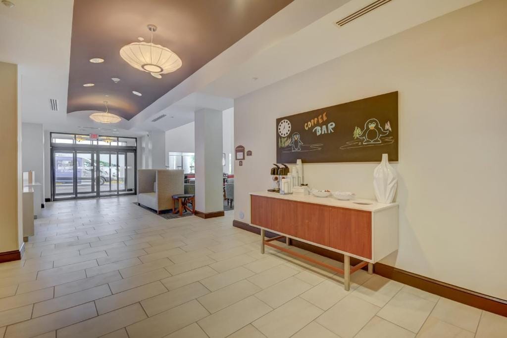 Holiday Inn Express Hotel & Suites Tampa-USF-Busch Gardens by IHG — 5