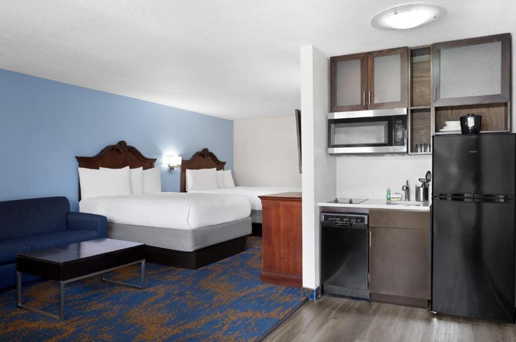 Hotel South Tampa & Suites — 2