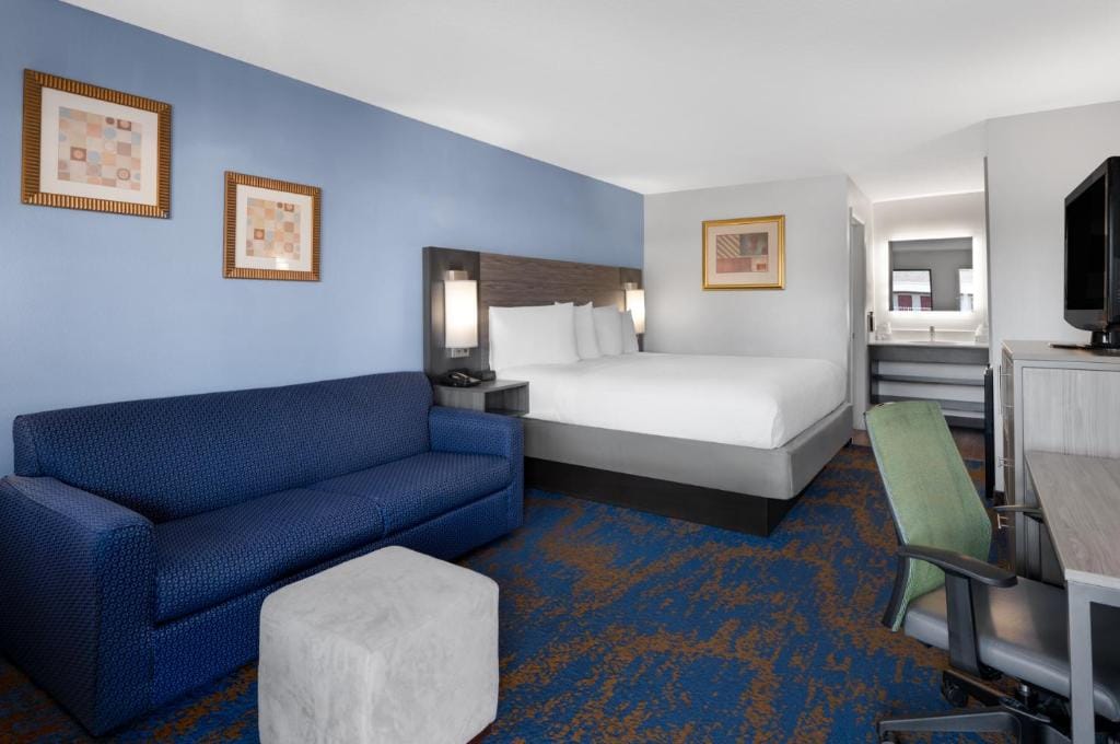 Hotel South Tampa & Suites — 3
