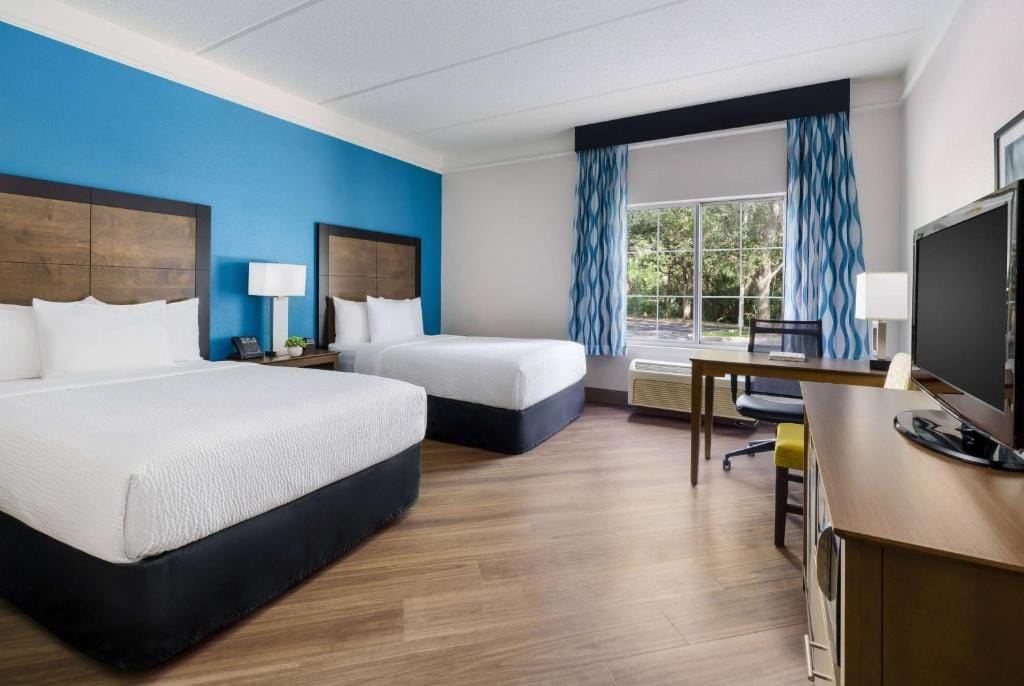 La Quinta by Wyndham Tampa Brandon Regency Park — 1
