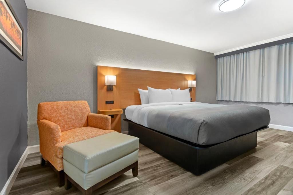 Quality Inn and Conference Center Tampa-Brandon — 2