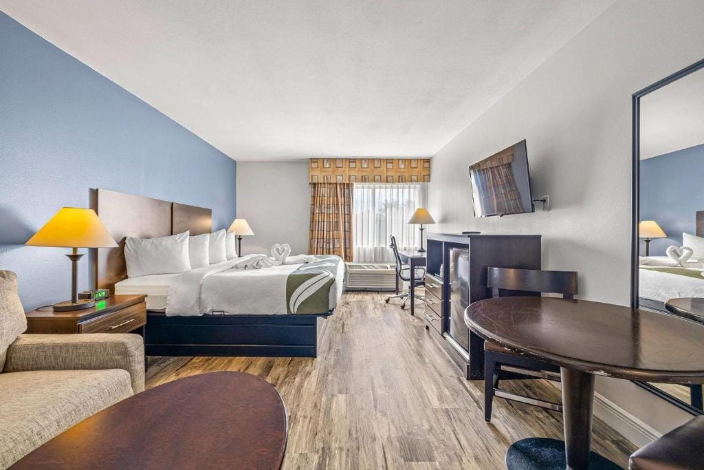 Quality Inn & Suites Tampa near Fairgrounds and Casino — 2