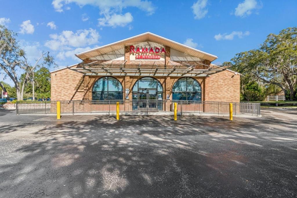 Ramada by Wyndham Temple Terrace/Tampa North — 2