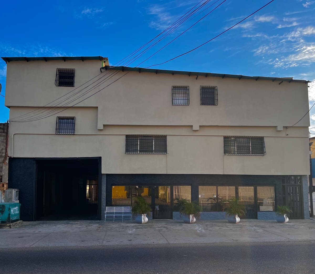 Hotel Oscar — 4