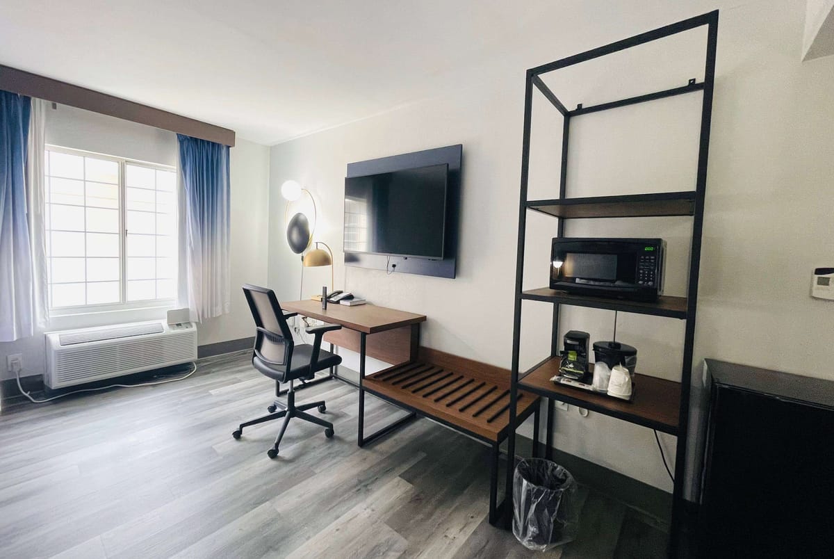 La Quinta Inn & Suites by Wyndham Birmingham Homewood — 2
