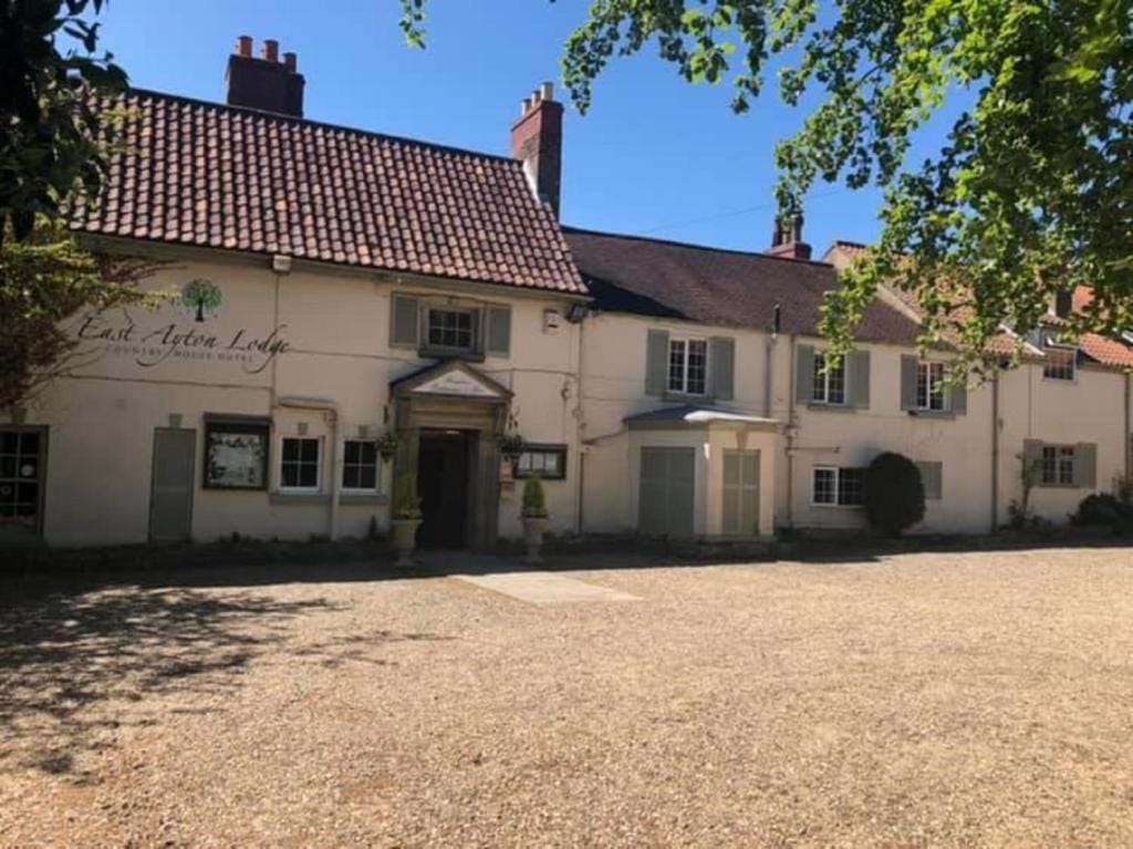 East Ayton Lodge Hotel, Scarborough — 1
