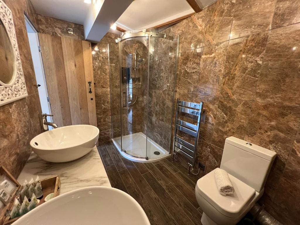 The Bridge House Restaurant and Hotel — 3