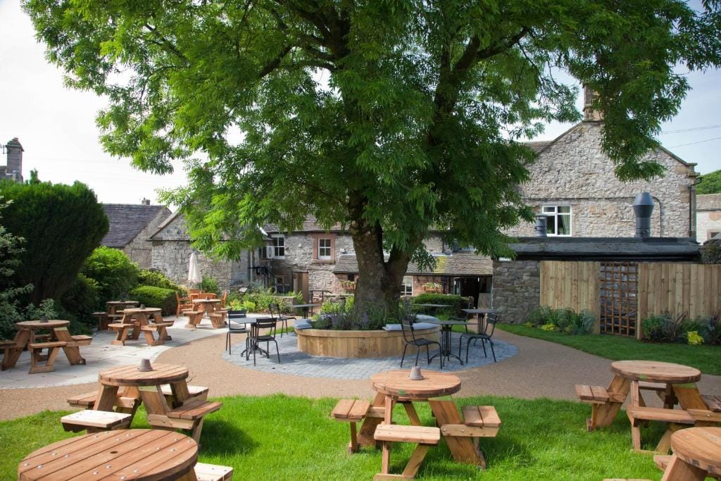 The Devonshire Arms — 4