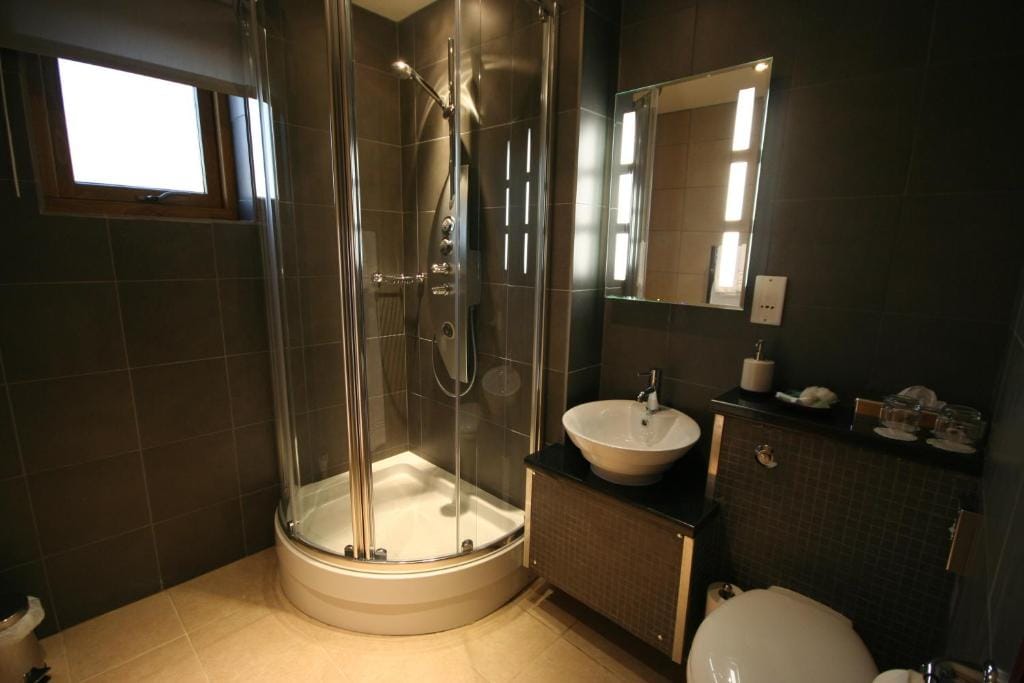 Three Horseshoes Country Inn — 3