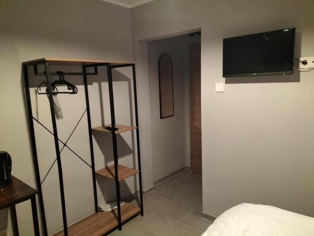 Niehler Hotel — 4