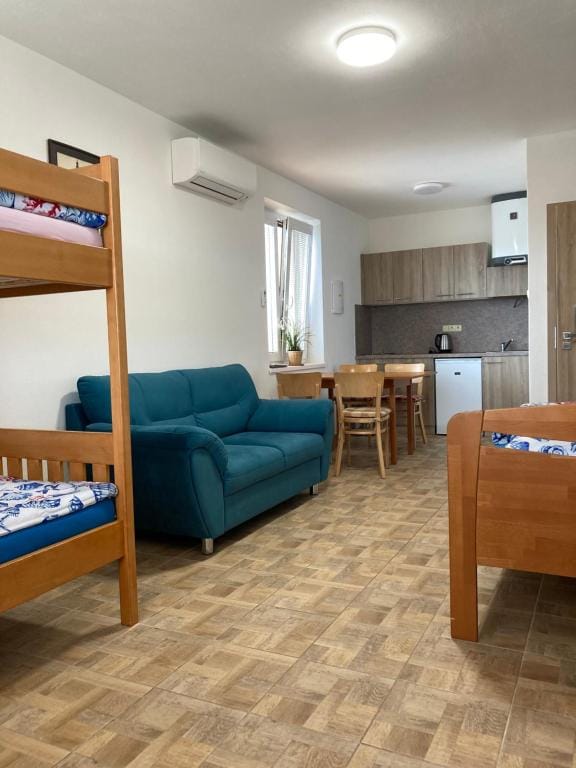 Apartmány s klimatizací - Penzion U Kudláčků Pouzdřany — 4