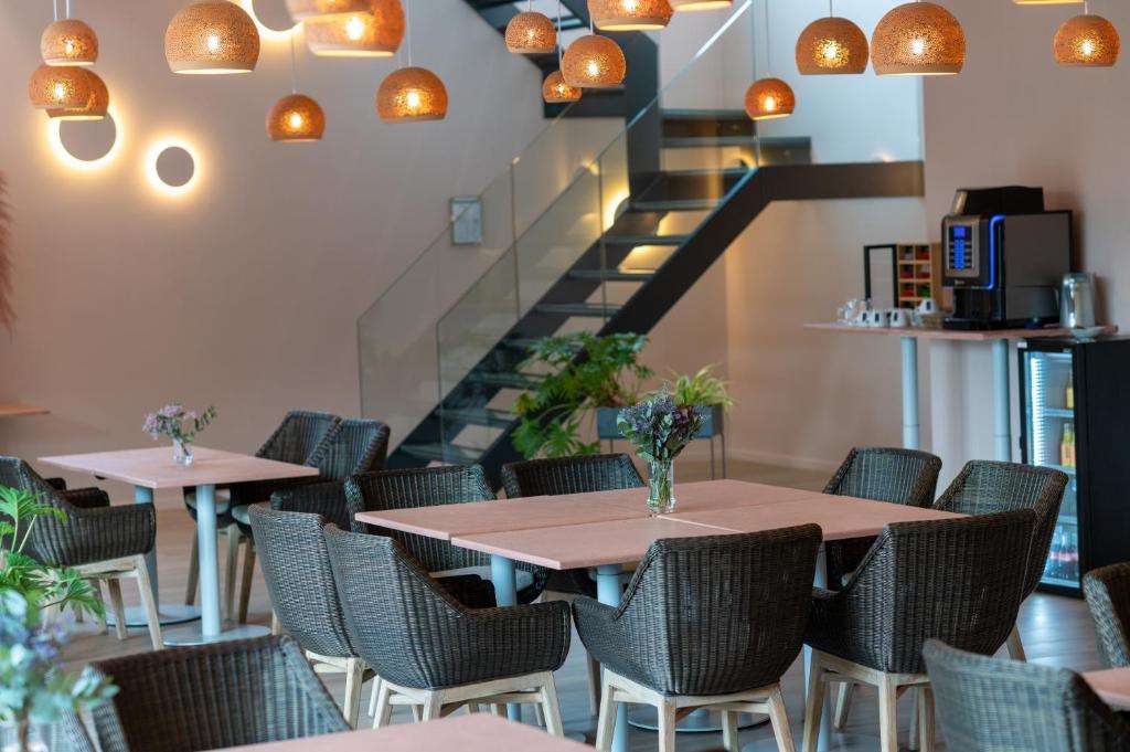 Off Meeting, Event & Hotel — 5