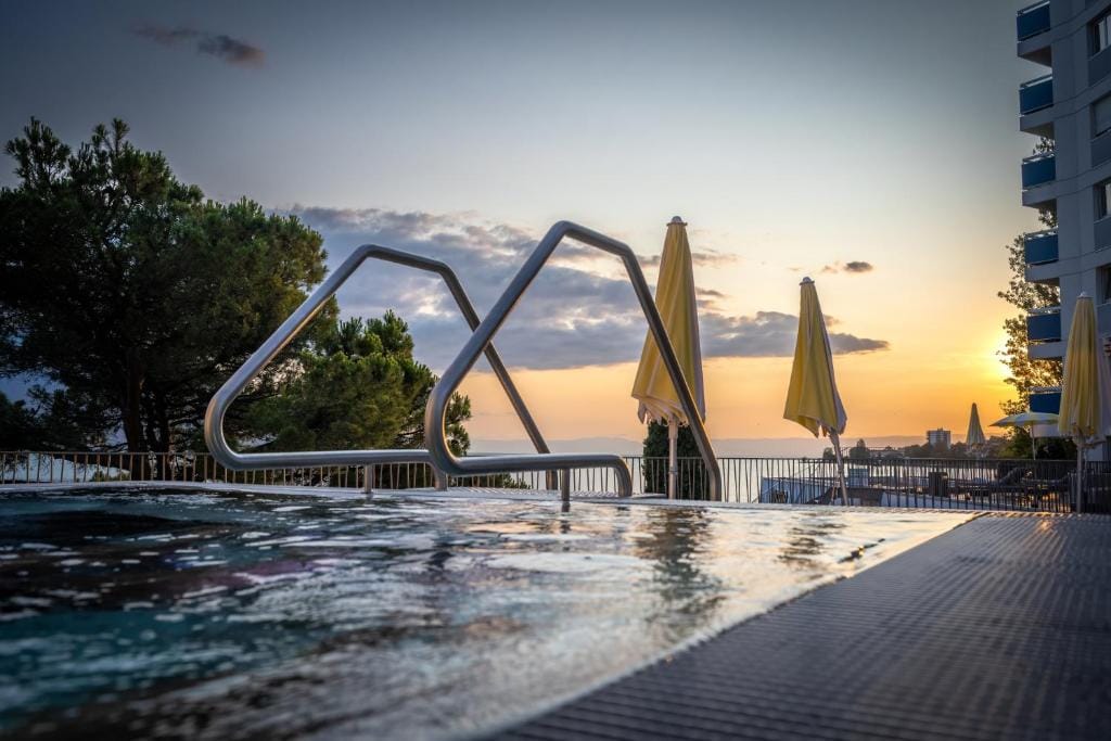 Hotel Mona — 2