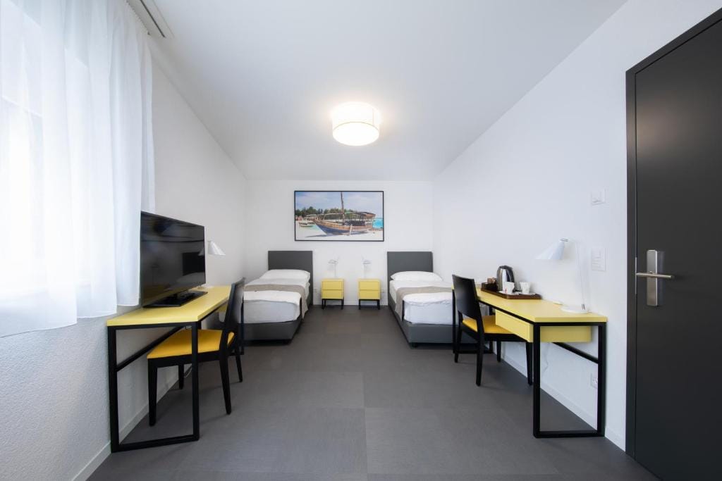 "The Freddie Mercury" Hotel — 5