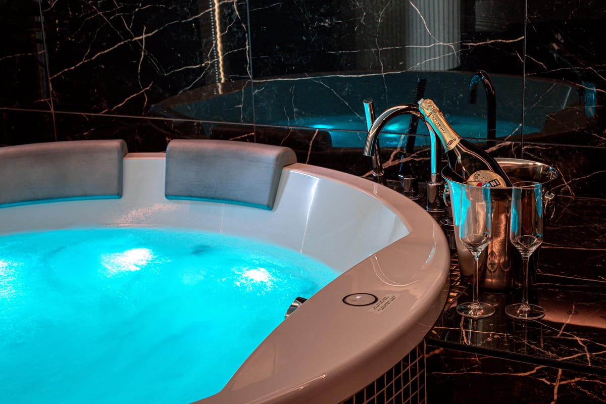 Jacuzzi Glass-House Central Station — 1