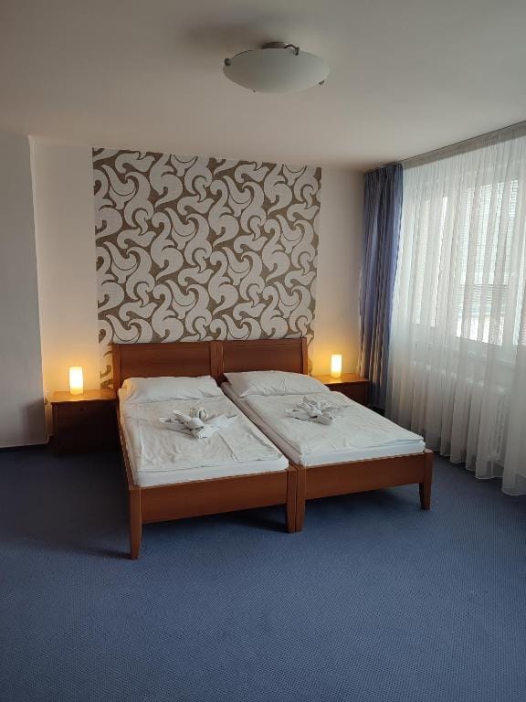 BEST Hotel Garni — 2