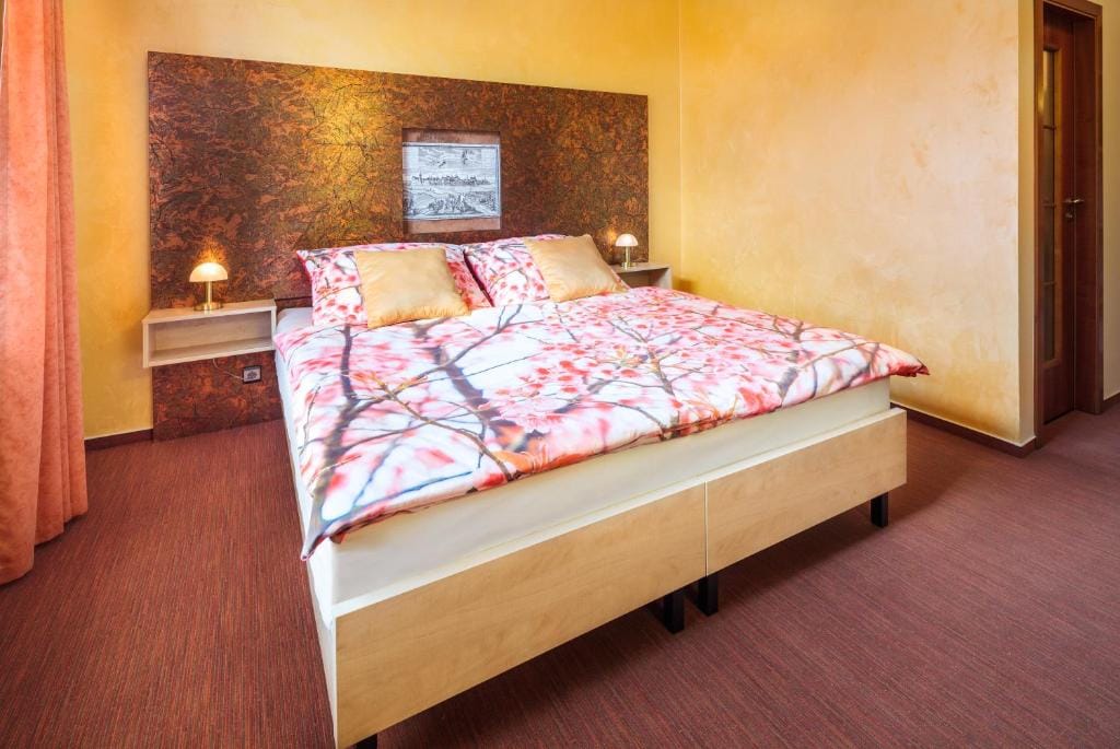 Hotel Conti — 1