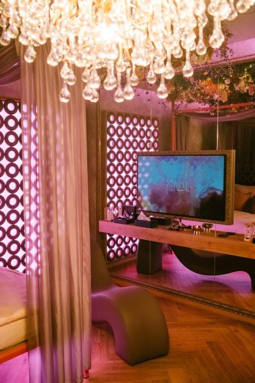 Story Rooms — 5