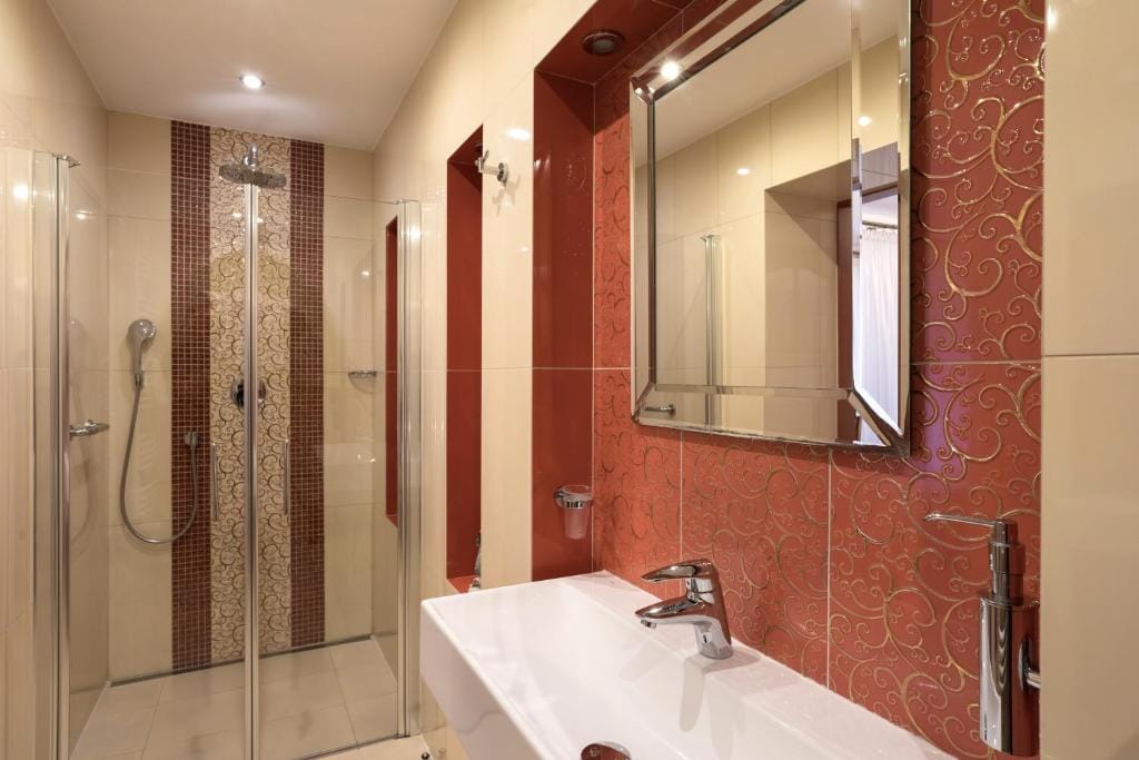 HOTEL I RESTAURACJA BROCHÓW — 3