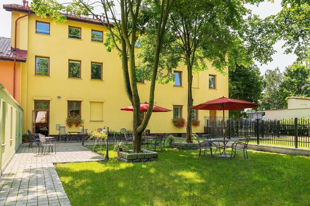 HOTEL I RESTAURACJA BROCHÓW — 5