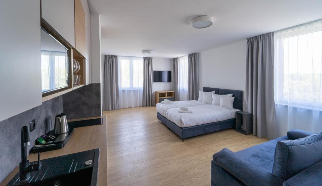 Milo Aparthotel — 1