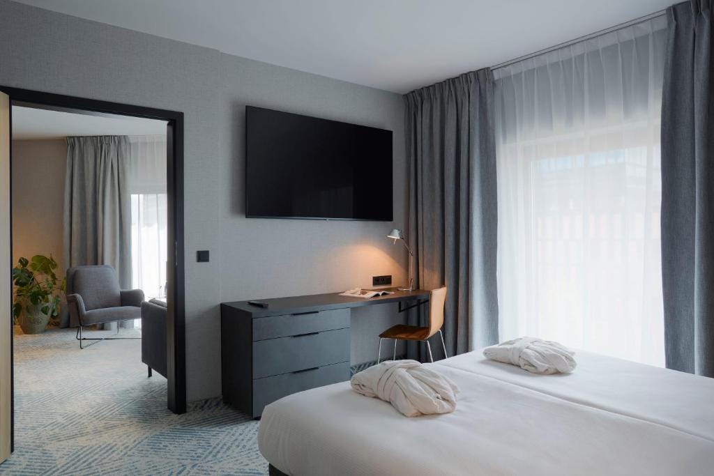 Q Hotel Plus Wrocław — 5