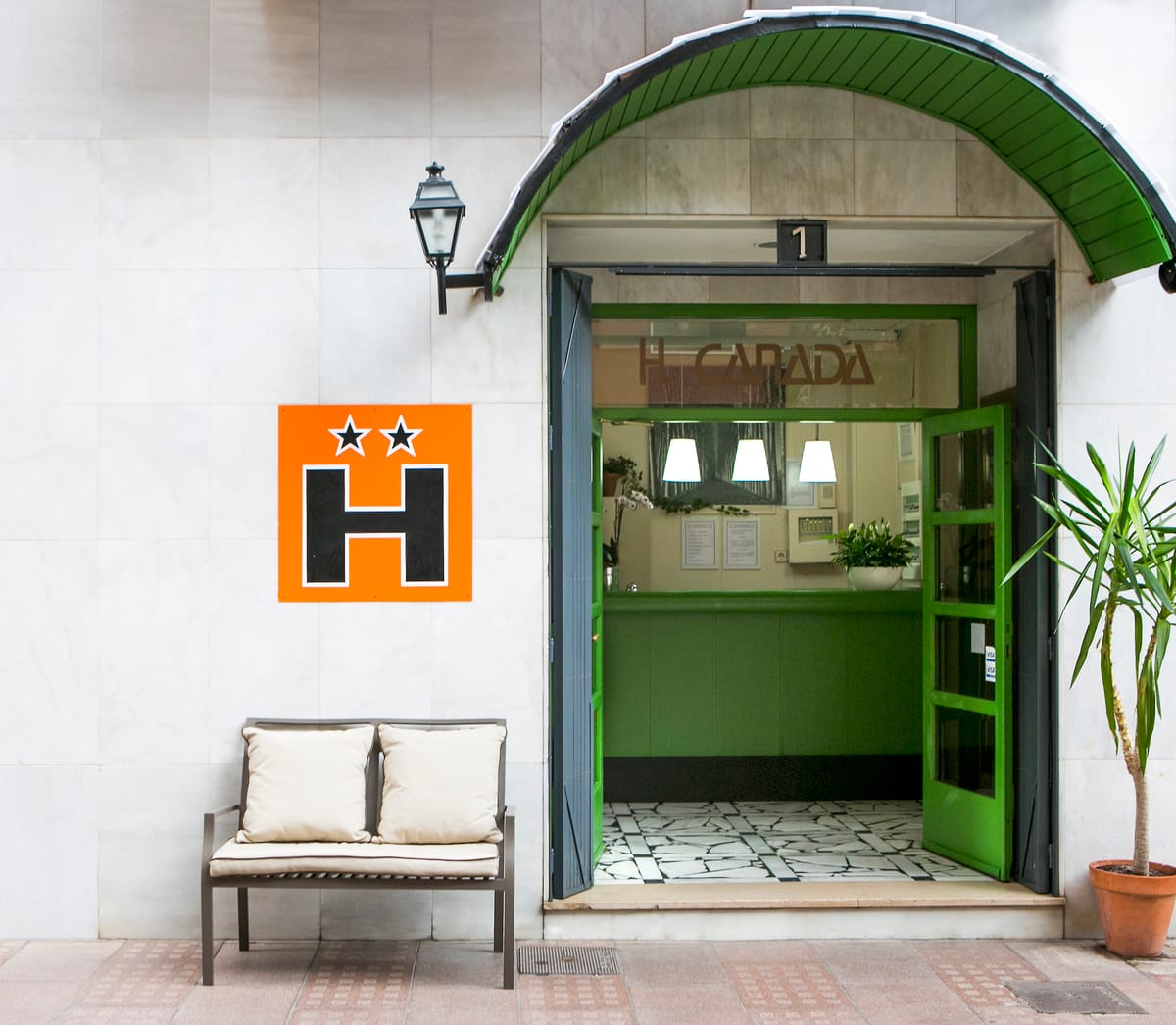 HOTEL CANADA — 4