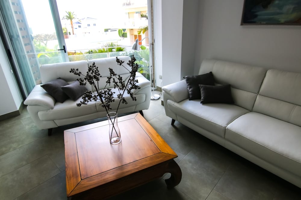 OFFER LUXURY APARTMENTS IN 1ST LINE OF BEACH — 2