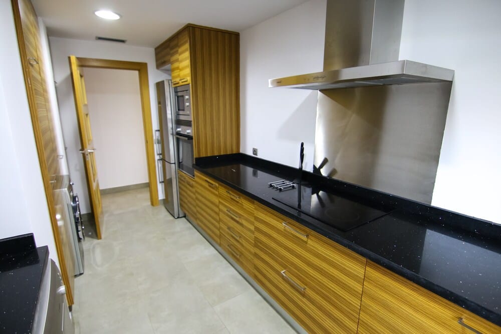 OFFER LUXURY APARTMENTS IN 1ST LINE OF BEACH — 4