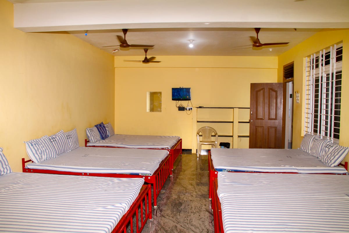 Hotel Woodland Residency — 5