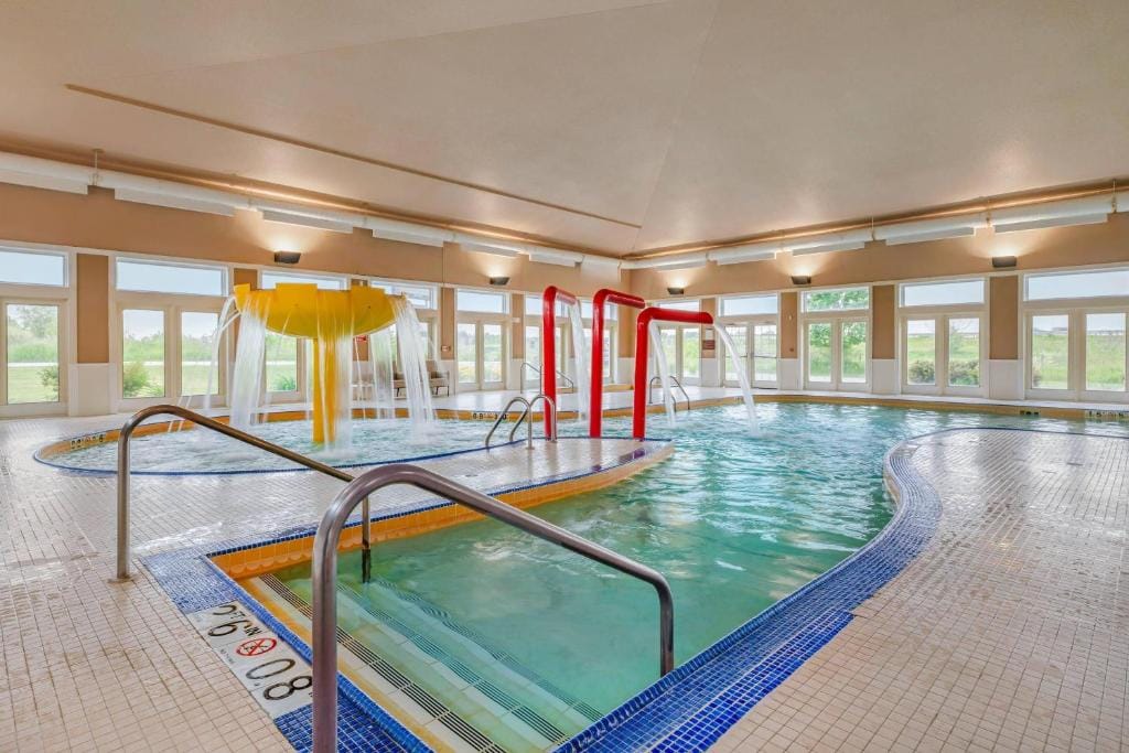 Comfort Inn & Suites Sheboygan I-43 — 3