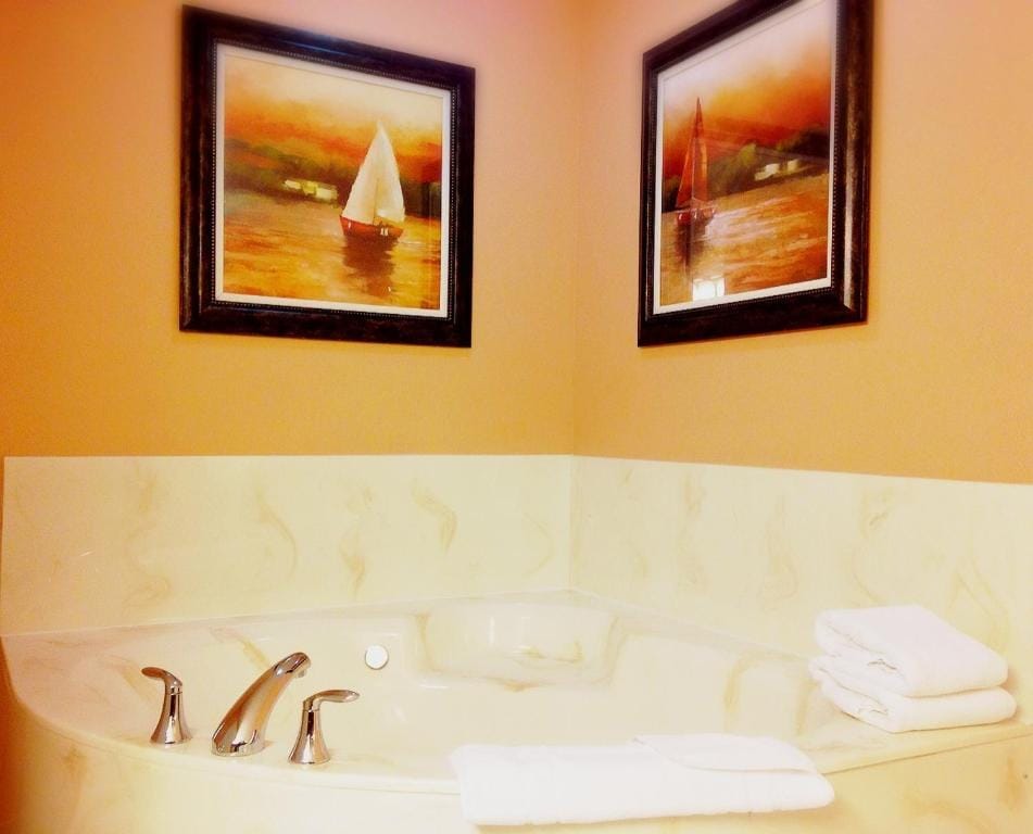 GrandStay Hotel & Suites Downtown Sheboygan — 3