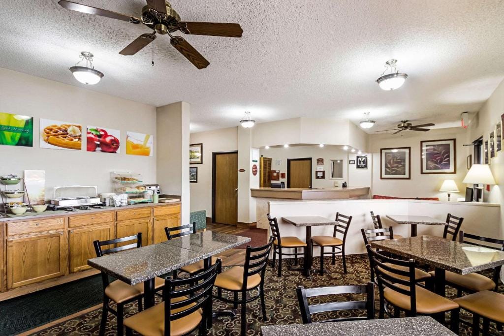 Quality Inn Sheboygan North I-43 — 5
