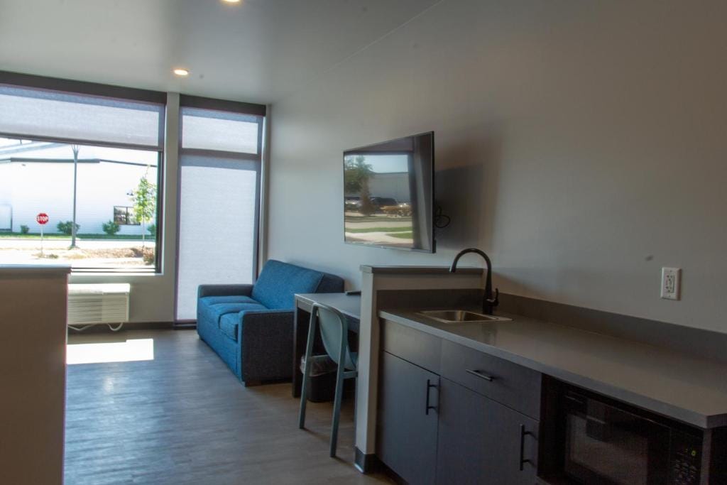 Watershed Hotel — 4