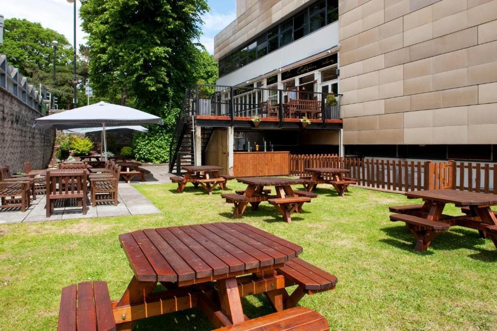 Holiday Inn Cardiff City Centre by IHG — 4