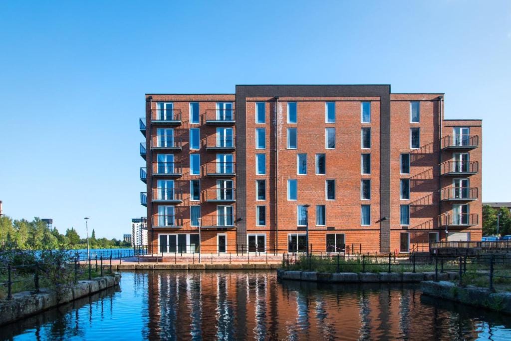 Staybridge Suites - Cardiff by IHG — 1
