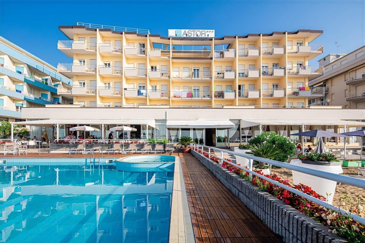 Hotel Astor — 2
