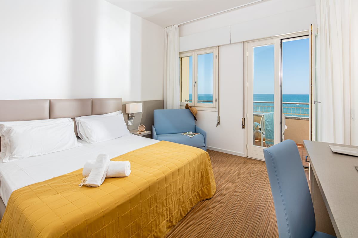 Hotel Astor — 3