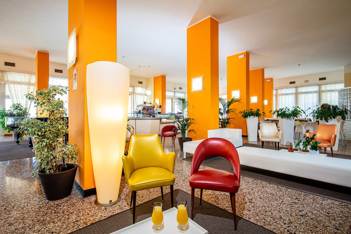 Hotel Astor — 4