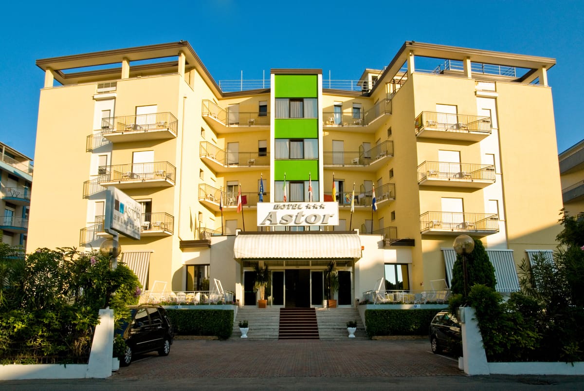 Hotel Astor — 5