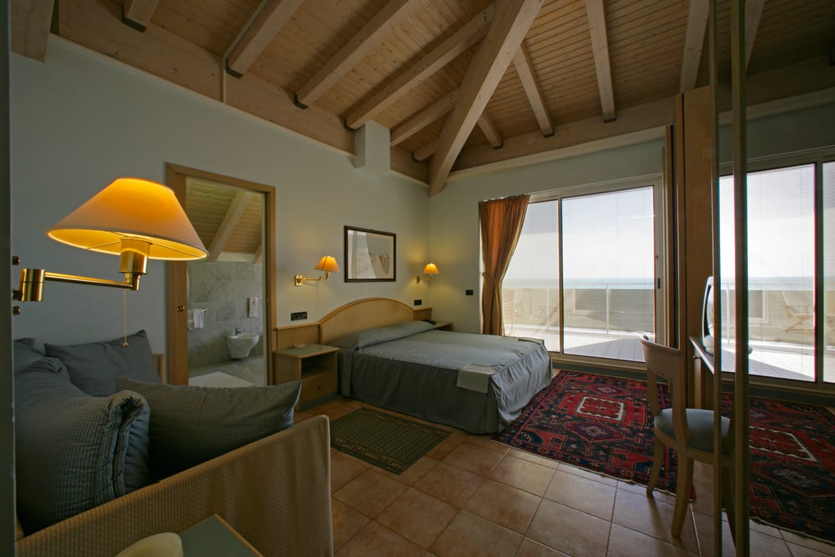 Hotel Universo — 1