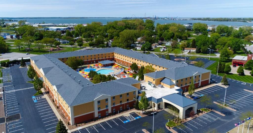 Cedar Point's Express Hotel — 1