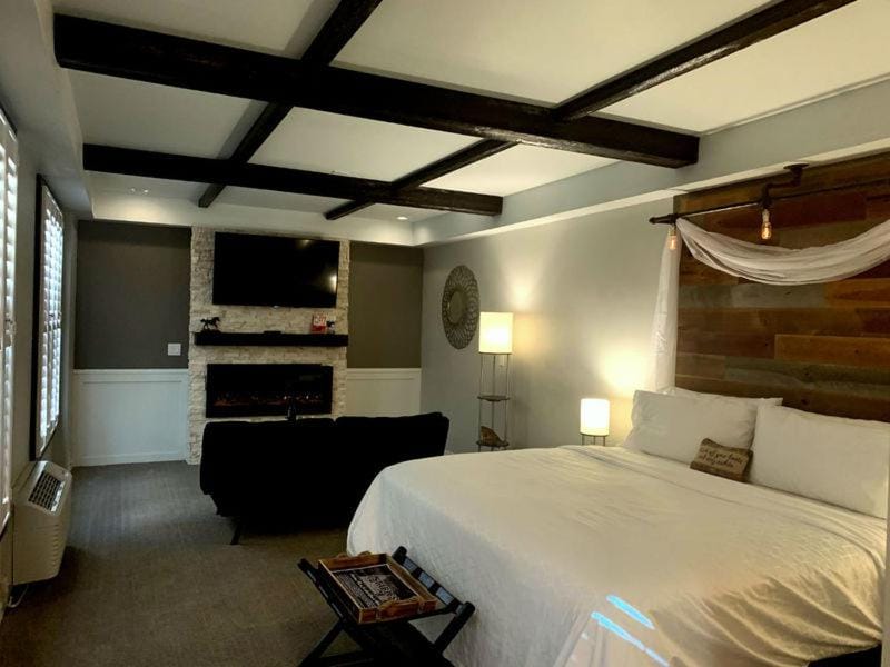 Cedar Stables Inn & Suites — 1