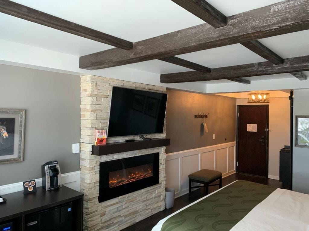 Cedar Stables Inn & Suites — 2